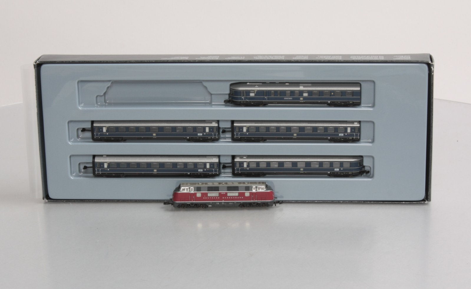 Marklin 81176 Z Scale "Blauer Enzian" Express Diesel Passenger Train Set
