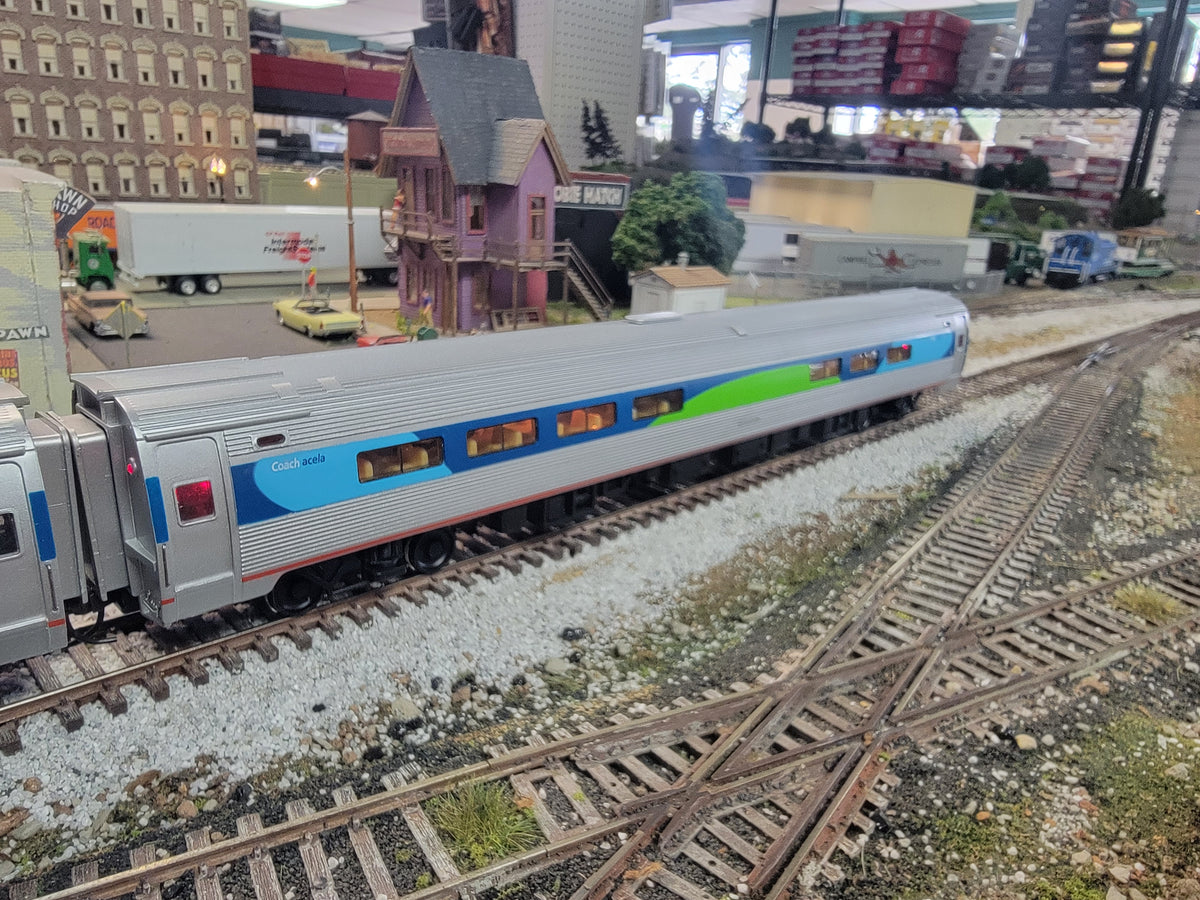 Bachmann 13113 HO Scale 85' Budd Amfleet I Amtrak Acela Regional Cafe Car