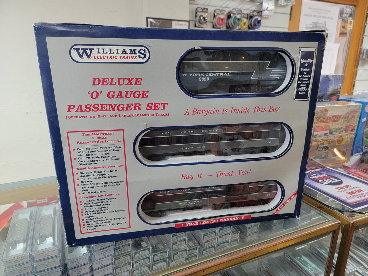 Williams 780776 O Gauge Sharknose A-A Diesels with 4 Madison Passenger Cars