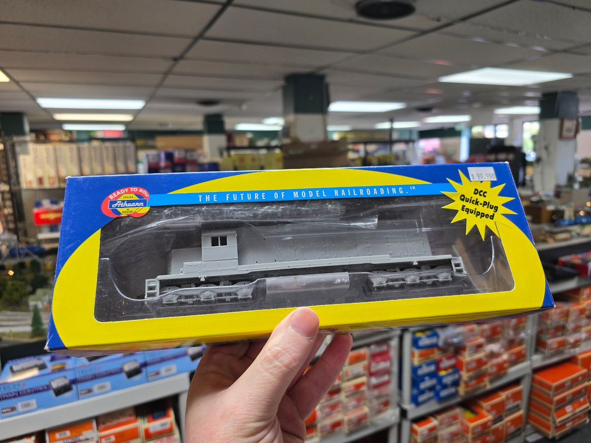 Athearn 93500 HO Scale EMD SD38 Diesel Undecorated