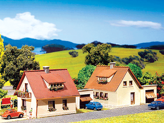 One-Family Houses - Pkg of 2 w/Garages -- 3-7/8 x 2-1/4 x 2"10 x 5.7 x 5cm