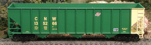 Bowser 41704 HO Chicago & North Western 100-Ton Hopper Green #135274