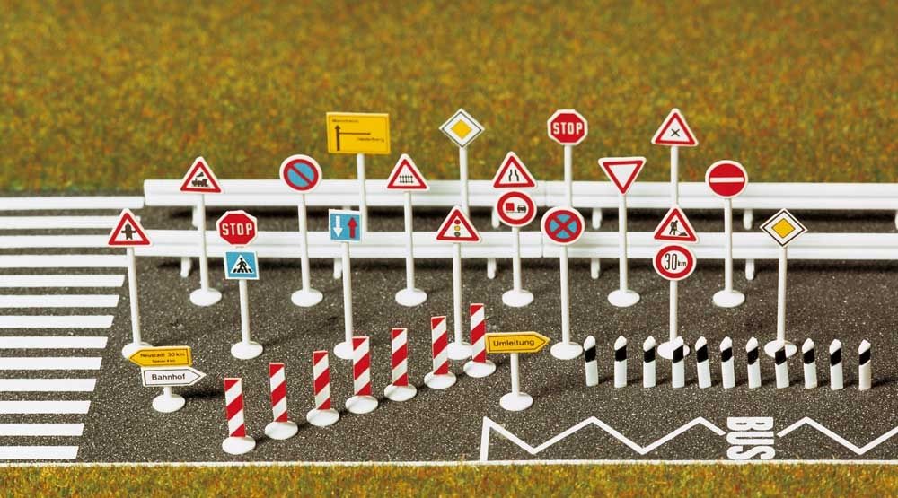 Busch 8121 N European-Style Traffic Sign Set (Set of 30)