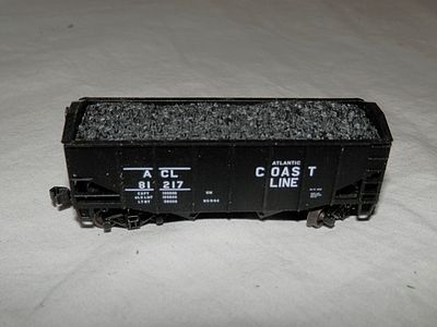 F+N Models 81218 HO Athearn 40' 3-Bay Hopper Gravel Load (Pack of 2)