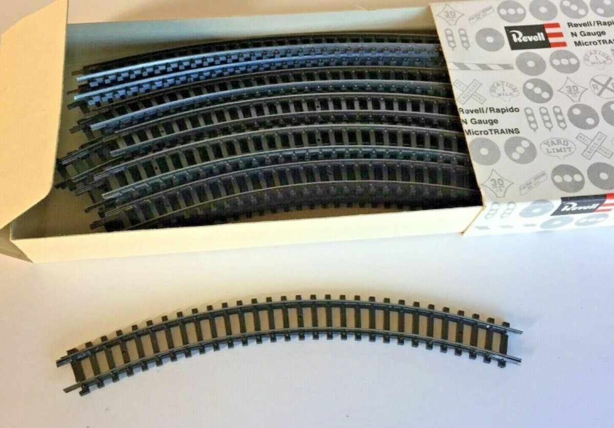 Revell N-4142 N 9" Radius Curved 45° Track (Pack of 20)