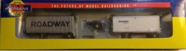 Athearn 10821 N Scale Roadway Two 28' Wedge Trailers & Dolly