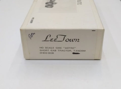 Lee Town 432-3026 HO Scale GMC "ASTRO" Short Cab Tractor, Tandem