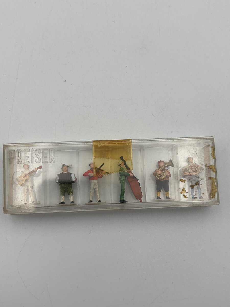 Preiser 114 HO Standing Bravarian Band Figure Set #2 (Case of 6)