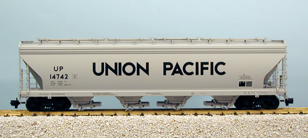 USA Trains R14104 G Union Pacific 4-Bay Center Flow Covered Hopper Car #14753