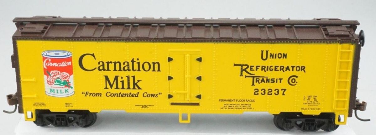 Mantua 733305HO 41' Steel Reefer Carnation Milk