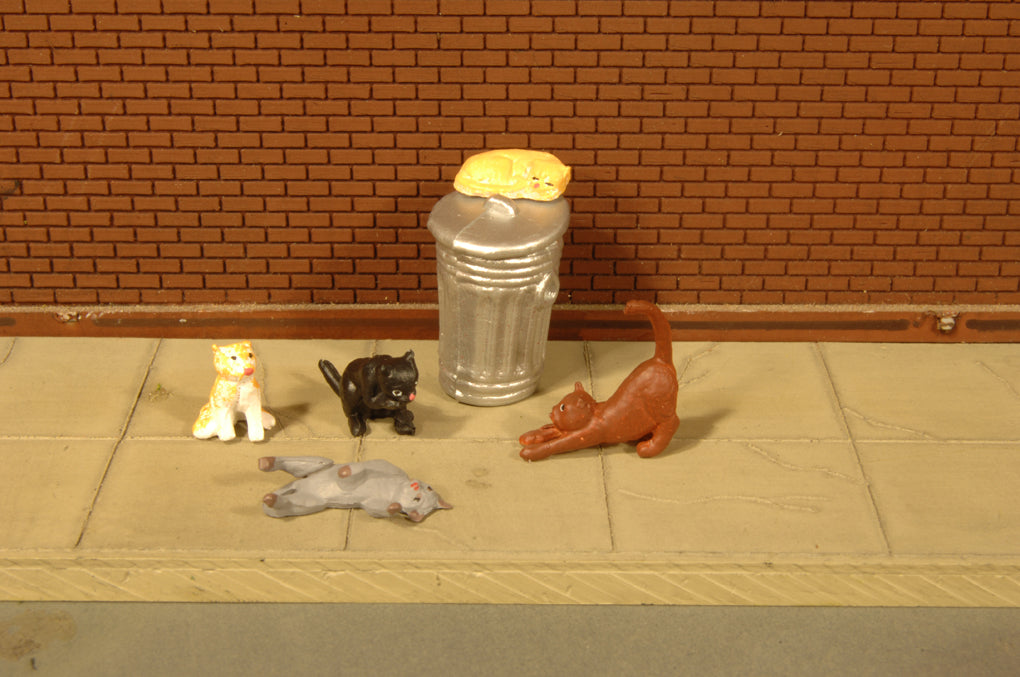 Bachmann SceneScapes 33107 HO Scale Cats with Garbage Can Figures