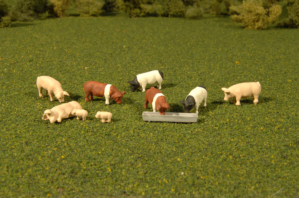Bachmann SceneScapes 33118 HO Scale Pigs