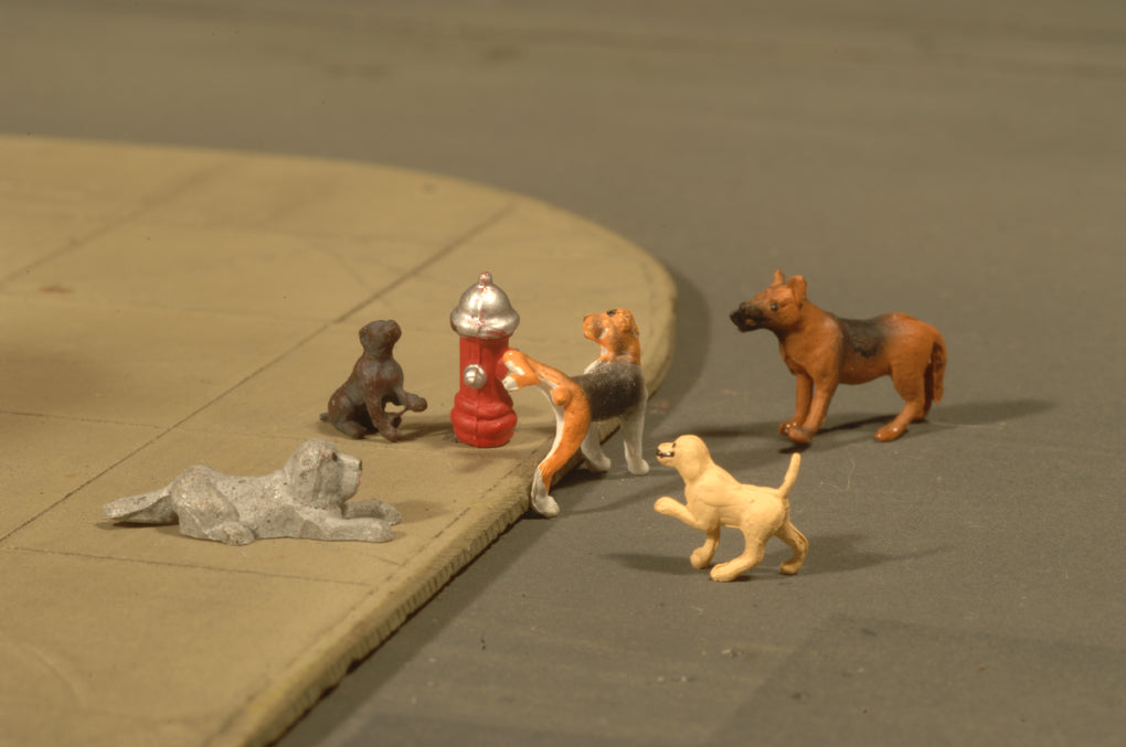 Bachmann SceneScapes 33158 O Scale Dogs with Fire Hydrant Figures