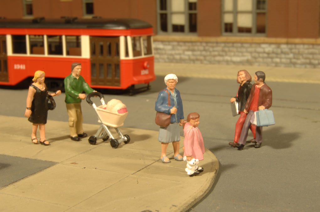 Bachmann SceneScapes 33159 O Scale Strolling People Figures