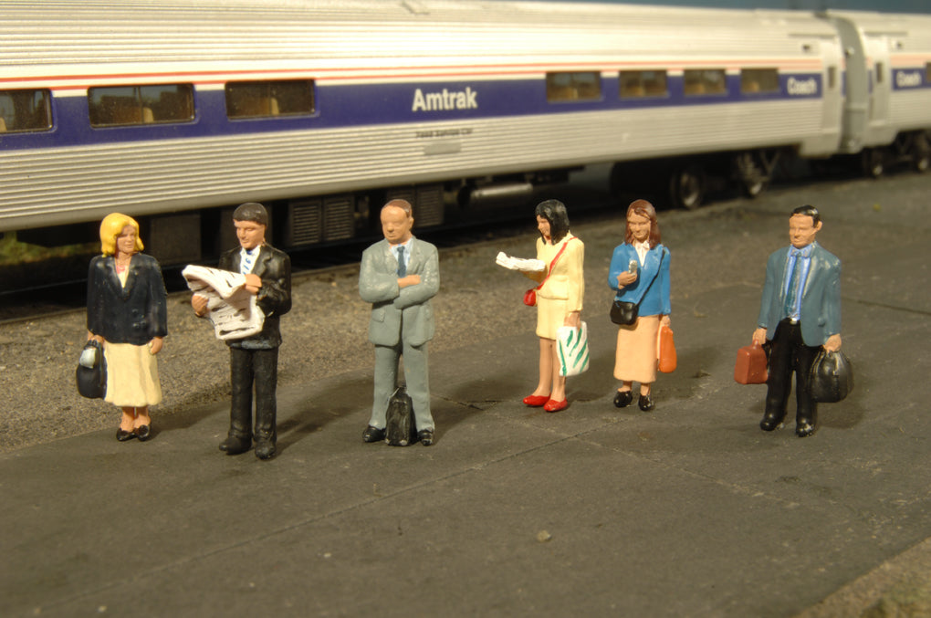 Bachmann SceneScapes 33160 O Scale Standing Platform Passengers Figures