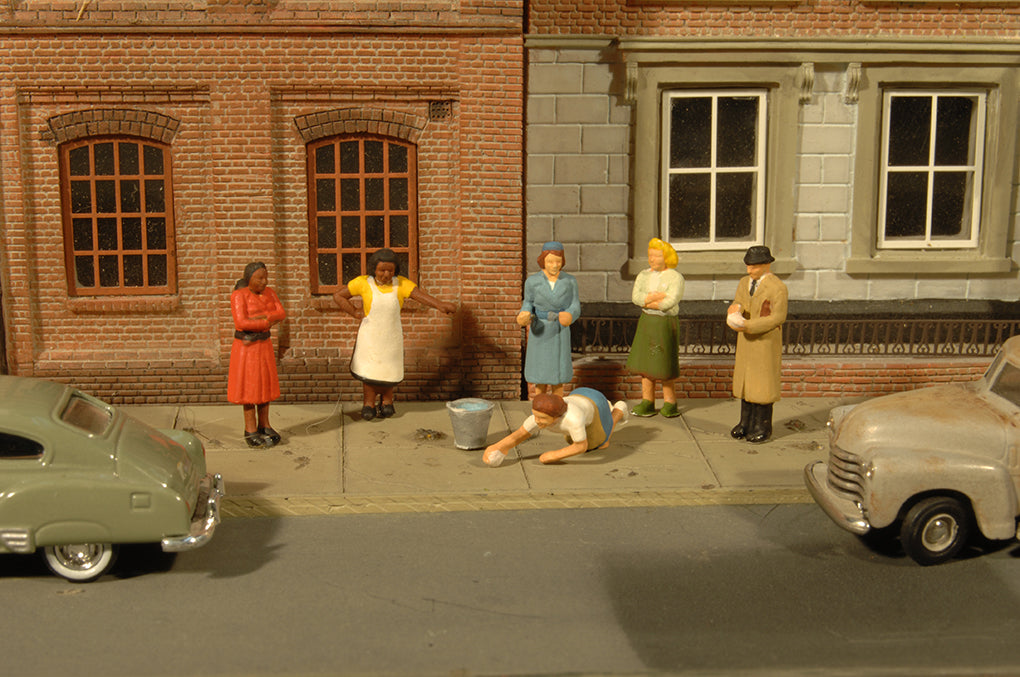 Bachmann SceneScapes 33167 O Scale Sidewalk People Figures
