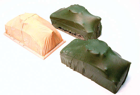 Chooch 7256 HO Scale Covered Army Tanks Cast Resin Freight Car Load