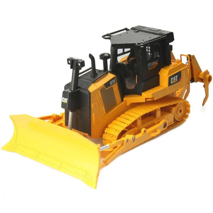 Diecast Masters 25002 1 /24 Scale RC CAT D7E Track Type Tractor