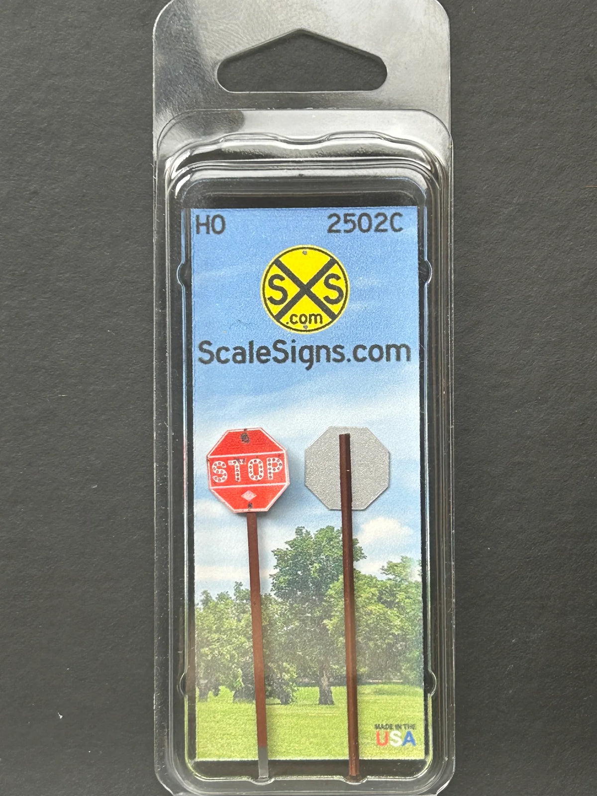 ScaleSigns HO-2502C HO Scale Red (Pre-1972) Stop Sign with Cat Eyes