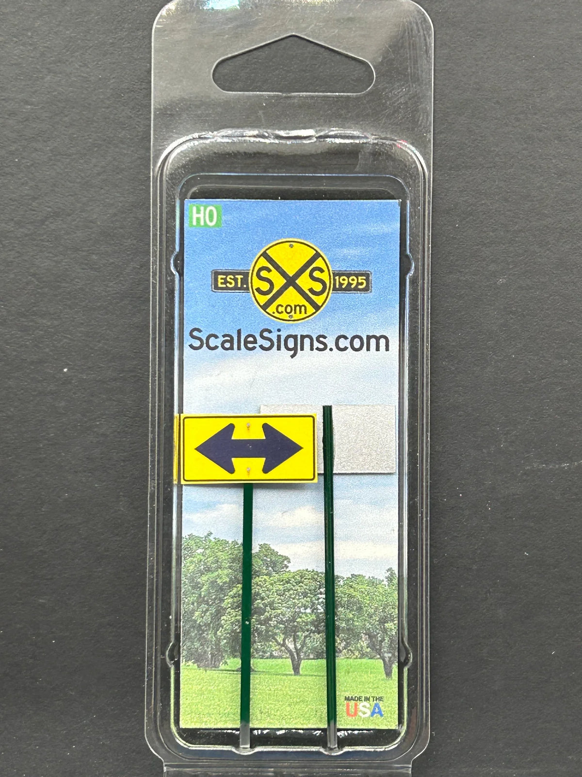 ScaleSigns HO-3026C HO Scale Two Arrow Direction Sign v1