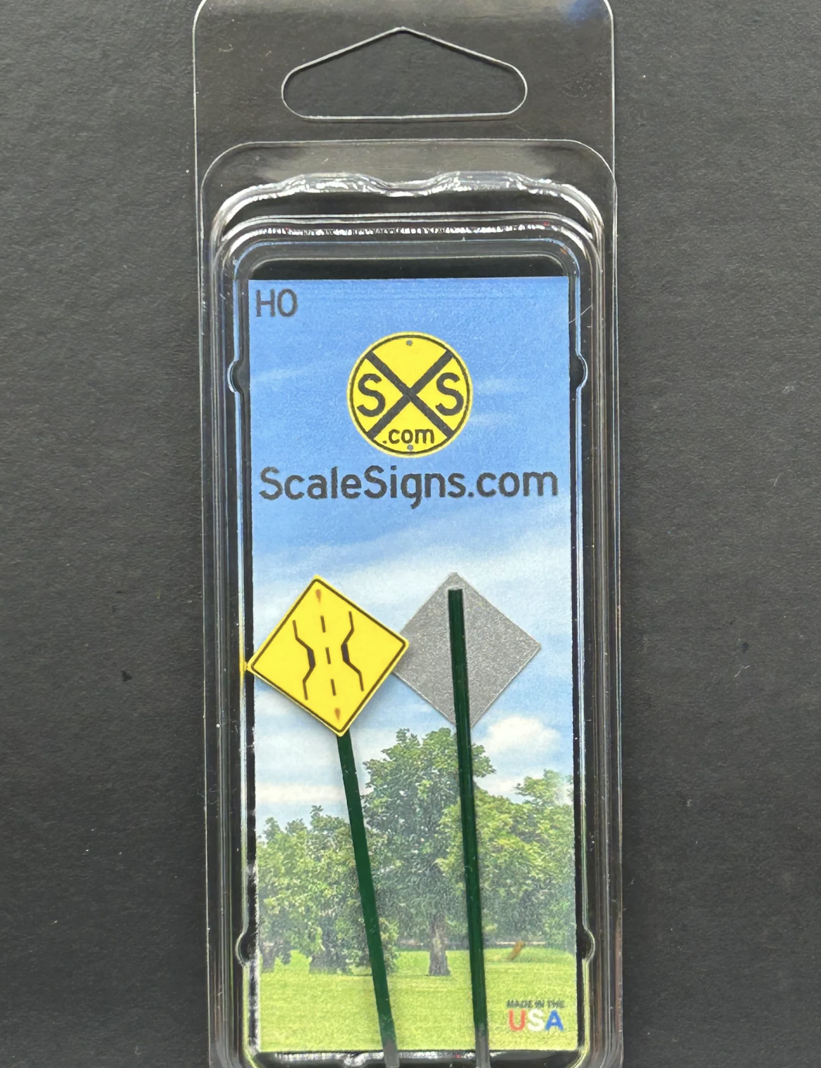 ScaleSigns HO-3064C HO Scale Road Narrows Sign