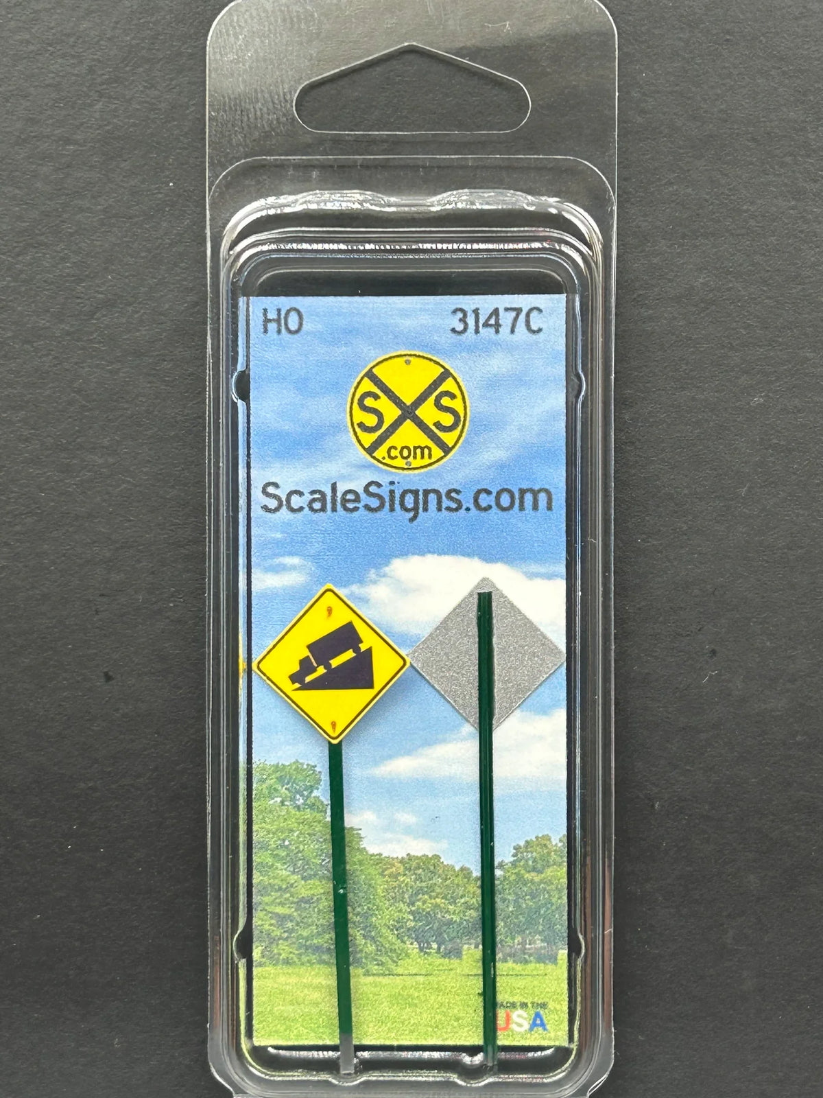 ScaleSigns HO-3147C HO Scale Downhill Grade Sign