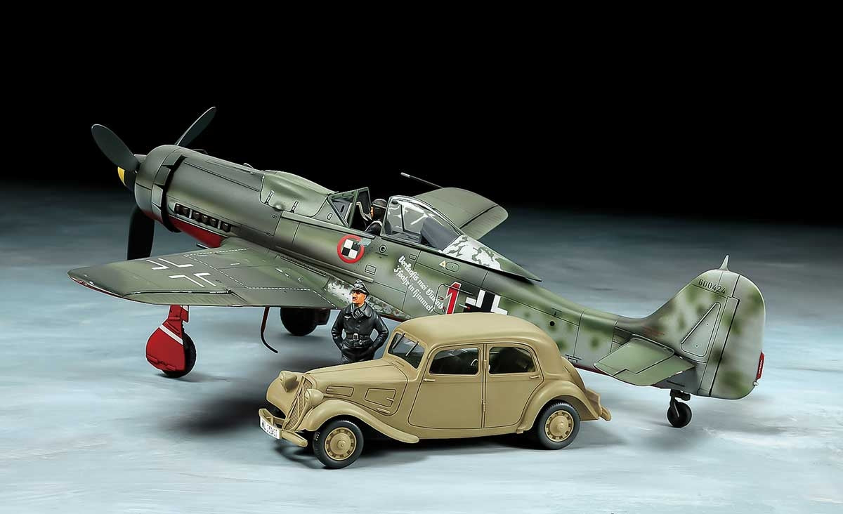 Tamiya 25213 1/48 Fw190 D-9 Plane & Citroen Staff Car