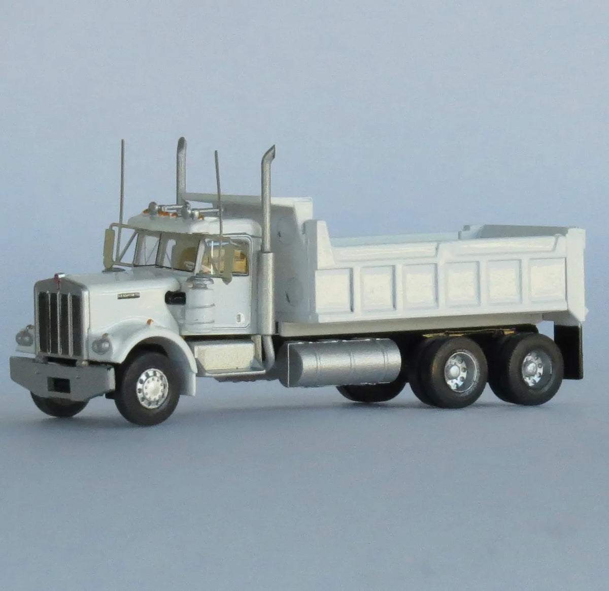 Trainworx 49072 N Scale Kenworth W900 Dump Truck