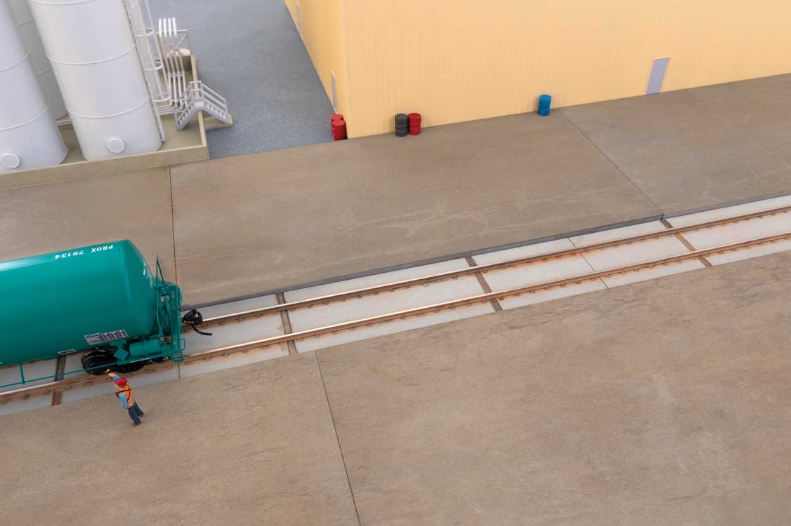 Walthers Cornerstone 933-4163 HO Scale Concrete Track Pads Kit