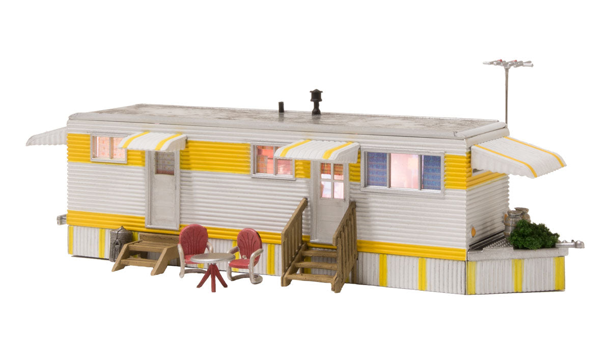 Woodland BR5062 HO Scale Built & Ready Structure Sunny Days Trailer with Lights